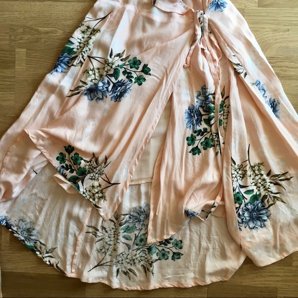 Dex blush floral asymmetrical wrap dress in Large - Picture 11 of 15